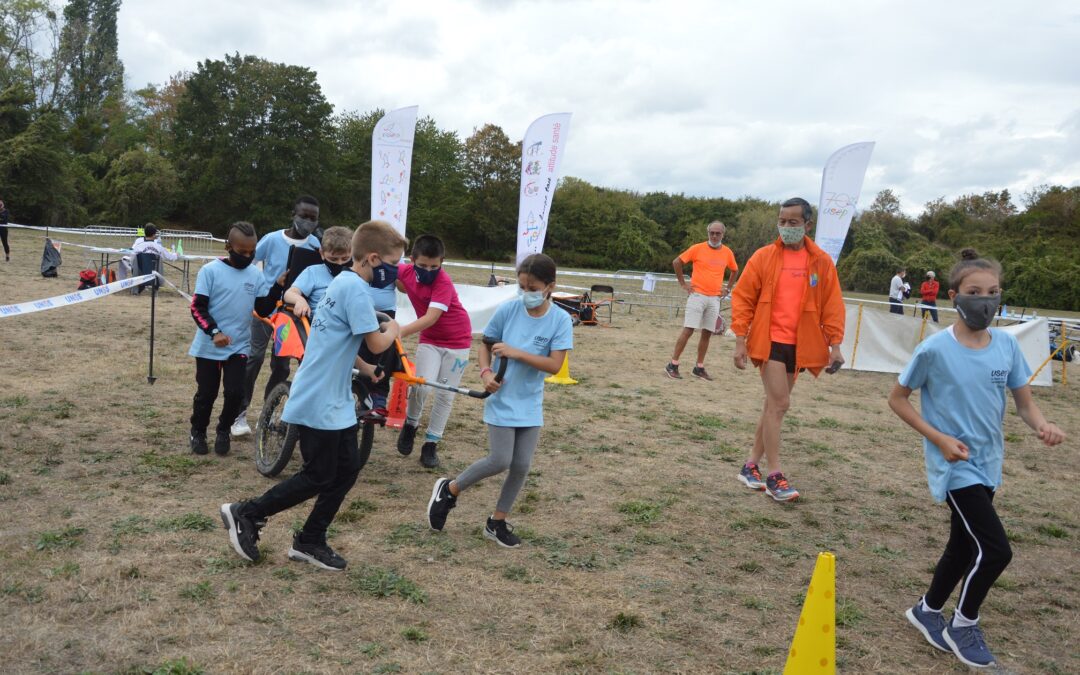 Gabriel participe en joëllette à la Journée du sport scolaire